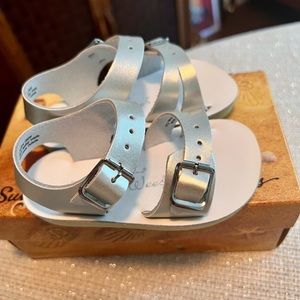 Baby/Toddler Size 3 Salt Water Sandals NWT